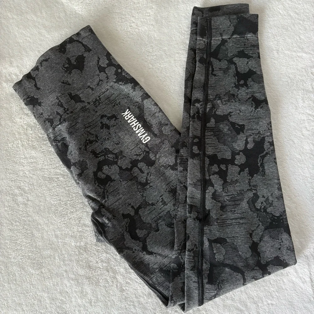 Gymshark Adapt Camo Leggings - Picture 2 of 3